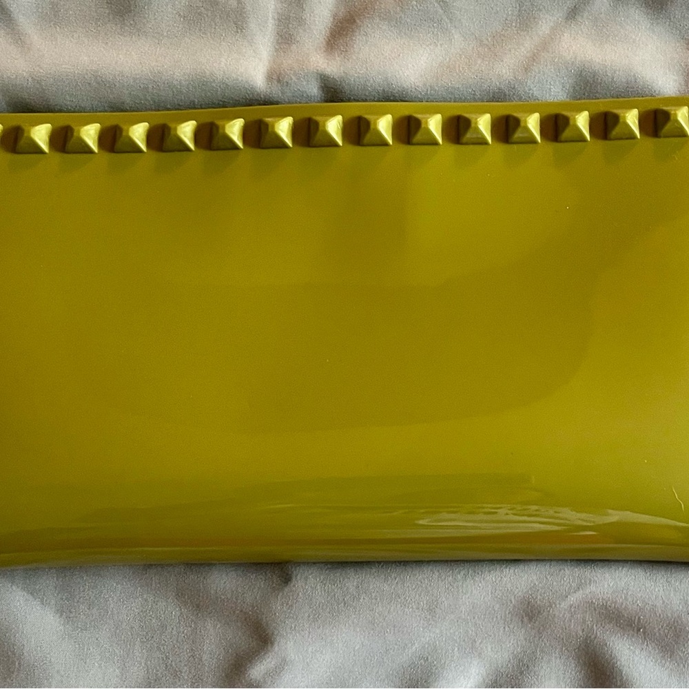 Carmen Sol Olive Green Clutch